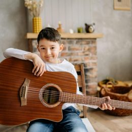 Offering Guitar Lessons in Schools